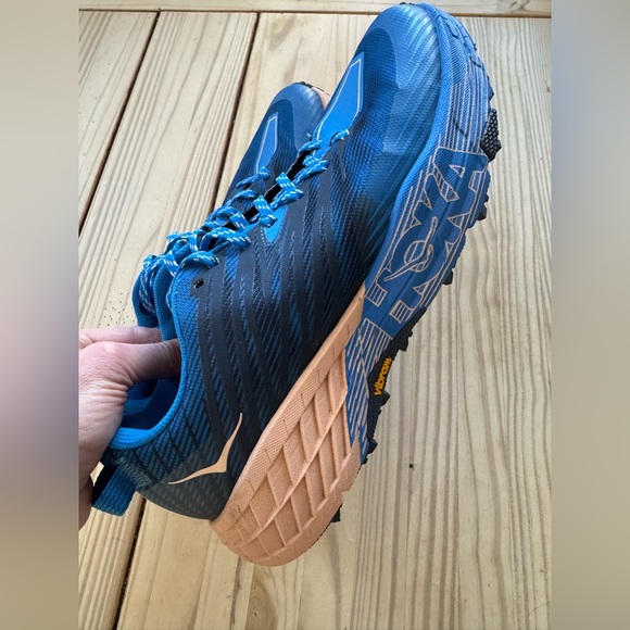 Womens Hoka Speedgoat 4 size 9.5 - Picture 2 of 7